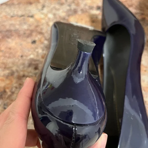 stuart weitzman 50 PUMP in size of 6 - Picture 5 of 10